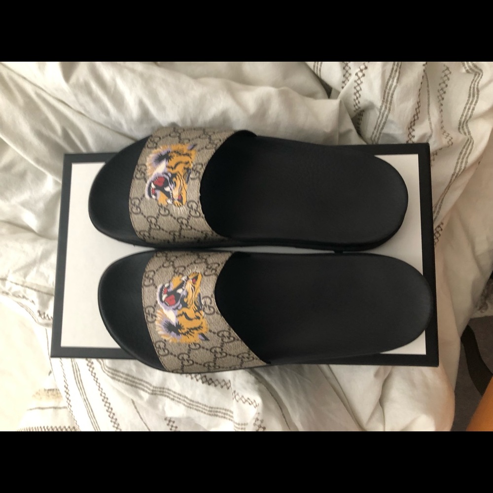 Gucci Lion Print Slides